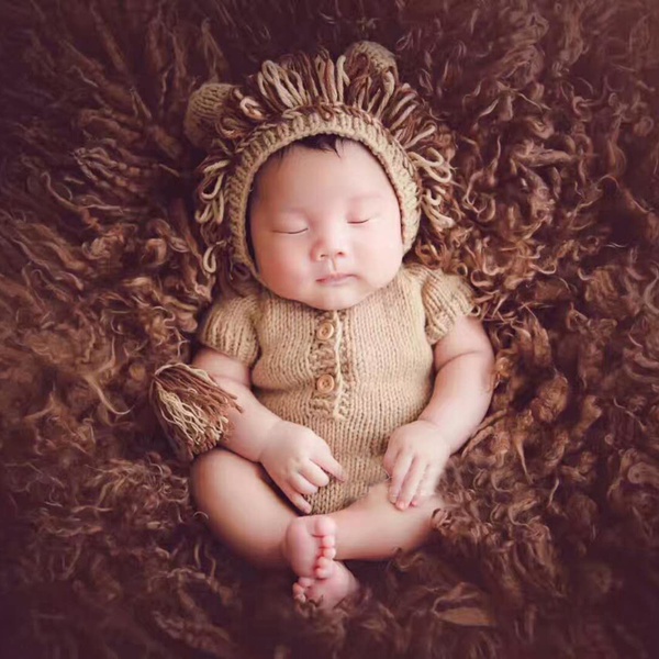 Lion Design Baby Photography Prop Hat and Sweater Set